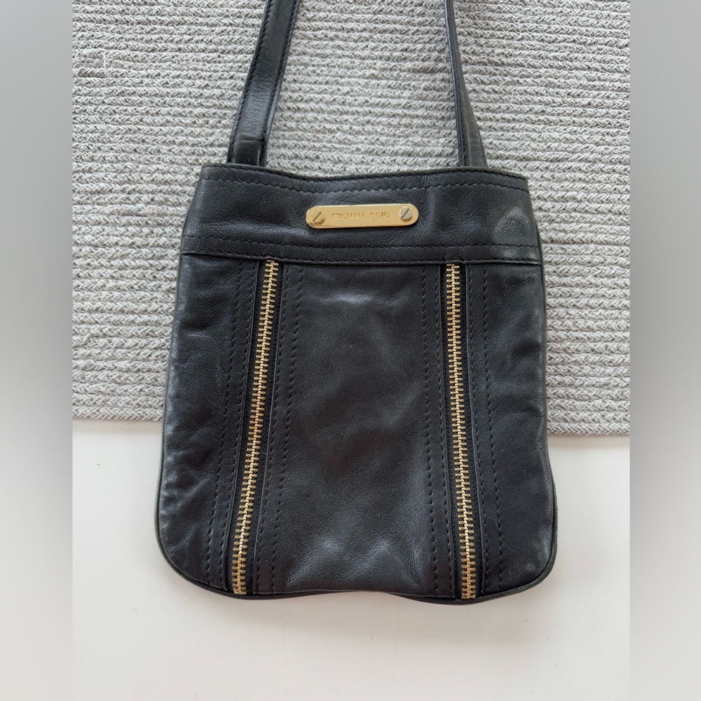 Michael Kors Moxley Black Leather Zipper Detail Crossbody Bag Purse - Picture 9 of 10